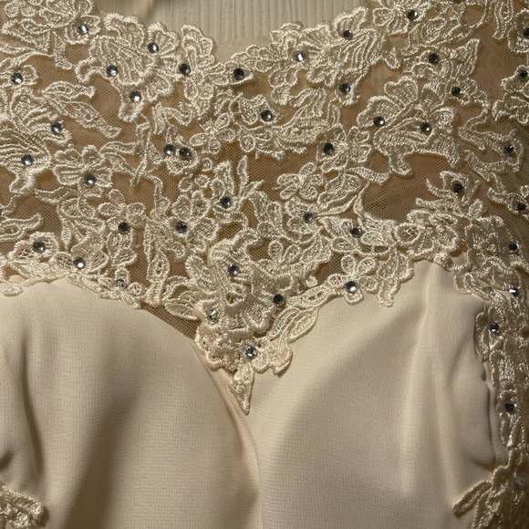 Woman’s Dress - Picture 2 of 5